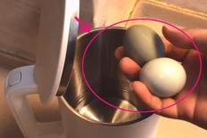 Hôm nay mình mới biết! Cho 2 quả trứng vào ấm điện quả là tuyệt vời. Hãy thử xem! 