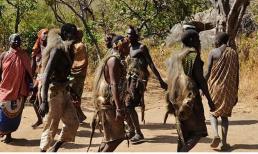 Tại sao người châu Phi không làm nông? Người Hadza đã trả lời một cách đáng ngạc nhiên, kiếm sống bằng cách đi chơi 