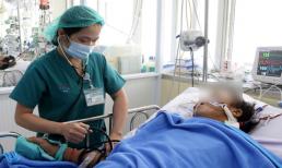 Vợ người đàn ông bị rắn hổ mang chúa cắn ở Tây Ninh tặng 80 triệu đồng cho bệnh nhân nghèo