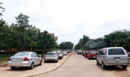 Dàn 'xế khủng' đỗ kín sân trường trong buổi họp phụ huynh đầu năm học khiến dân tình hoa mắt