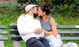 Katie Holmes thoải mái 'khóa môi' tình trẻ kém 8 tuổi, lâu lắm mới thấy người đẹp yêu đương 'bùng nổ'  