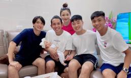 Xuân Trường cùng đồng đội đến thăm con gái Văn Đức