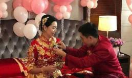 Thấy chồng lén lút nói chuyện với mẹ trong đêm tân hôn, vợ vô tình nghe được nội dung và nhất quyết đòi chia tay ngay sáng hôm sau