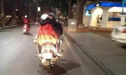 Đang đi xe máy nhưng cặp đôi trẻ vẫn say sưa 'khóa môi' khiến người đi đường ngán ngẩm