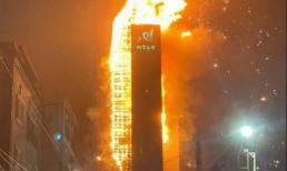 Tòa chung cư 33 tầng bốc cháy ngùn ngụt giữa đêm ở Hàn Quốc