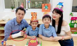 Vợ chồng Đăng Khôi tổ chức sinh nhật bất ngờ cho cậu út ở lớp, dân tình săm soi cánh tay băng bó của nam ca sĩ 