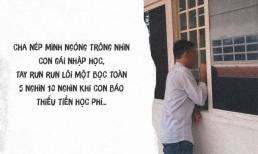 Hình ảnh người cha nghèo nép mình nhìn con nhập học, tay run run cầm cọc tiền lẻ khiến dân mạng ứa lệ