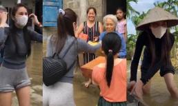 Thủy Tiên xắn quần lội nước bì bõm, đẩy thuyền lương thực đi từ thiện gây xúc động mạnh