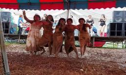 Hội bạn thân cô dâu 'quẩy' như đi cày ở đám cưới khiến dân tình than: 'Nhà trai thấy cảnh này hẳn giật mình lắm!'