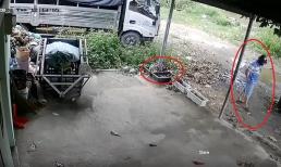 Pha trộm áo mưa 'cồng kềnh' của ông chú bụng phệ khiến chủ nhà xem lại camera cũng sốt ruột