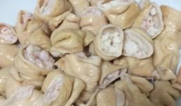 Khi chiên ruột heo không nên chiên trực tiếp, sai một bước là ruột heo béo không mềm và có mùi hôi