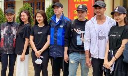 Lan Ngọc và Chi Dân công khai xuất hiện chung, cùng dàn nghệ sĩ tới miền Trung cứu trợ 