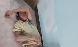 Khoảnh khắc con gái chụp lén giấc ngủ trưa của người ba không chung máu mủ chạm đến trái tim hàng vạn người