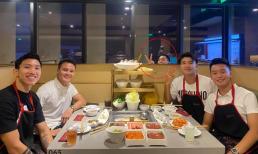 Hà Đức Chinh hội ngộ cùng các đồng đội nhưng người đàn ông bàn bên lại được chú ý