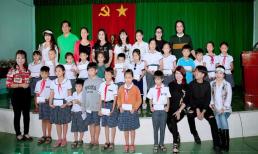 Doanh nhân và nghệ sĩ chung tay trao hơn nửa tỷ đồng cho người dân Quảng Ngãi, Quảng Trị