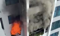 Hà Nội: Cháy chung cư trên đường Hồ Tùng Mậu, hàng trăm người hoảng loạn tháo chạy