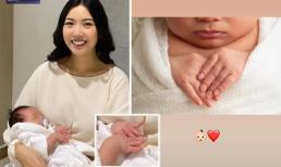 Bàn tay thon dài, điệu nghệ của con trai Á hậu Thúy Vân gây bão mạng xã hội