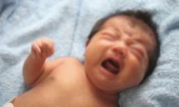 Cặp đôi nhét bé sơ sinh 4 tháng tuổi vào ngăn đá tủ lạnh vì khóc quá ồn