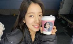 Trở lại phim trường sau xét nghiệm COVID-19, Park Shin Hye lộ gương mặt mộc đáng chú ý 