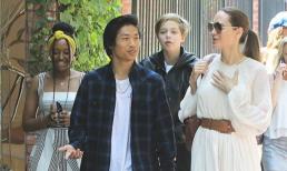 Là minh tinh hàng đầu thế giới nhưng Angelina Jolie thú nhận bị cả 6 con cấm làm chuyện này