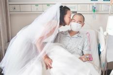 Xúc động trước câu chuyện của cô gái vừa mất bạn trai vì ung thư máu