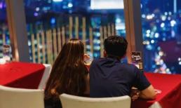 Cứ đến chỗ đông người cô gái phải đỏ mặt vì bạn trai nói to: 'Mồm em thối thế...ở trong thang máy đừng có đánh rắm nữa'