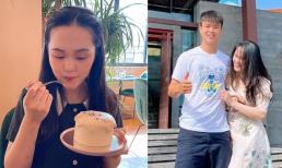 Bà xã cầu thủ Duy Mạnh xuất hiện với gương mặt V-line sau 4 tháng sinh, dân tình thắc mắc liệu có dùng app chỉnh ảnh?