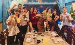 'Bà mối' Cát Tường đón sinh nhật bên đàn em, vô tình để lộ vòng hai ngấn mỡ 