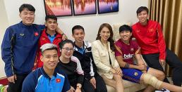 Đoàn Văn Hậu được loạt tuyển thủ đến thăm sau ca phẫu thuật chấn thương đầu gối