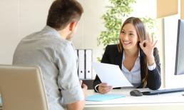 Kỹ năng giao tiếp được đánh giá qua biểu hiện nào khi phỏng vấn?