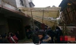 Cụ bà rơi từ tòa nhà trên cao cùng cháu trai 1 tuổi: Cụ bà tử vong và cháu trai sống sót