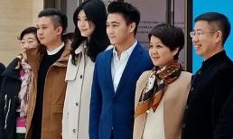 Thiếu gia giàu nhất Macau và bà xã 'nữ hoàng nội y' xứ Trung đi sự kiện, đáng chú ý là thái độ của con dâu với mẹ chồng