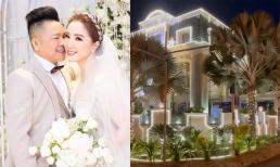 Không gian lung linh, ngập tràn ánh sáng bên ngoài biệt thự của vợ chồng Bảo Thy vào dịp Noel