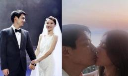 Chưa ly hôn Châu Tấn, Cao Thánh Viễn đã lộ ảnh tình tứ 'khóa môi' bạn gái