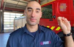 Người đàn ông Australia đánh rơi chiếc nhẫn dưới đáy biển và tìm lại được sau 13 năm