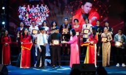 Ca sĩ Quang Toàn nhận Chứng nhận Ca sĩ có trái tim nhân ái Vì cộng đồng