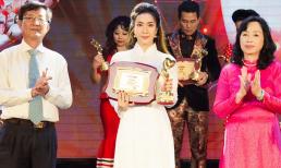 Diện áo dài trắng tinh khôi, Á khôi Nguyễn Thùy Chi nhận vinh danh “Nghệ sĩ có trái tim nhân ái vì cộng đồng”