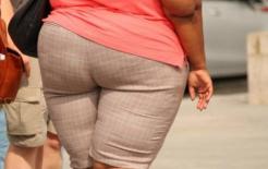 Khi lão hóa đến gần, 'thân dưới' của phụ nữ sẽ 'bộc lộ' 5 dấu hiệu rõ ràng 