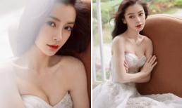 Mặc tiết trời lạnh cóng, Angelababy chơi trội khoe trọn vòng một căng đầy gợi cảm