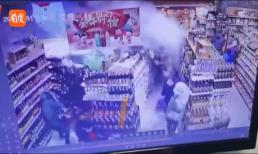 Khách mua hàng chạy tán loạn khi siêu thị bất ngờ bị đổ sập