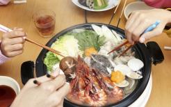 Trong vòng 1 giờ sau khi ăn tối là thời điểm “tốt nhất” để giữ gìn sức khỏe, người lớn tuổi không nên vội vàng làm 4 việc này