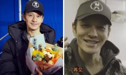 Fans xót xa khi thấy Huỳnh Hiểu Minh 'gầy như xác ve', mặt mũi vàng vọt trong ngày đóng máy phim mới 