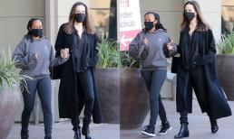 Angelina Jolie thân mật nắm tay con gái nuôi đi mua sắm, lên đồ đơn giản mà vẫn 'chất phát ngất' 