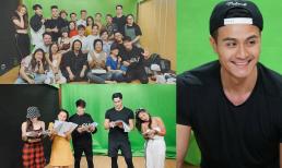 Lần đầu tham gia tập kịch, 'nam thần' Vĩnh Thụy được dàn nghệ sĩ tranh nhau chụp hình 'sống ảo'