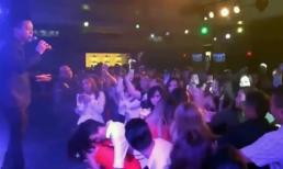 Tuấn Hưng đang hát 'Nắm lấy tay anh', fan nữ ở dưới bất ngờ 'giật tóc nhau'