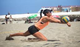 Mỹ nhân bóng chuyền gây sốt với màn tung hứng với bóng