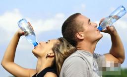 Nước máy đun sôi, nước đóng chai, nước suối chai nhỏ, loại nào tốt hơn để uống lâu dài?