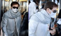 Thành Long bước đi chậm chạp và không thể đứng thẳng lưng ở tuổi xế chiều