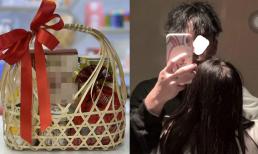 Nhờ giỏ quà Tết, cô gái mới biết bị bạn trai 'cắm sừng', 'trà xanh' lại chính là bạn thân 6 năm