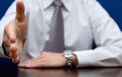 Nhà tuyển dụng hỏi: 'Họ của bút chì là gì?', nam sinh chỉ trả lời 1 từ lập tức được mời đi làm, khen ngợi thông minh